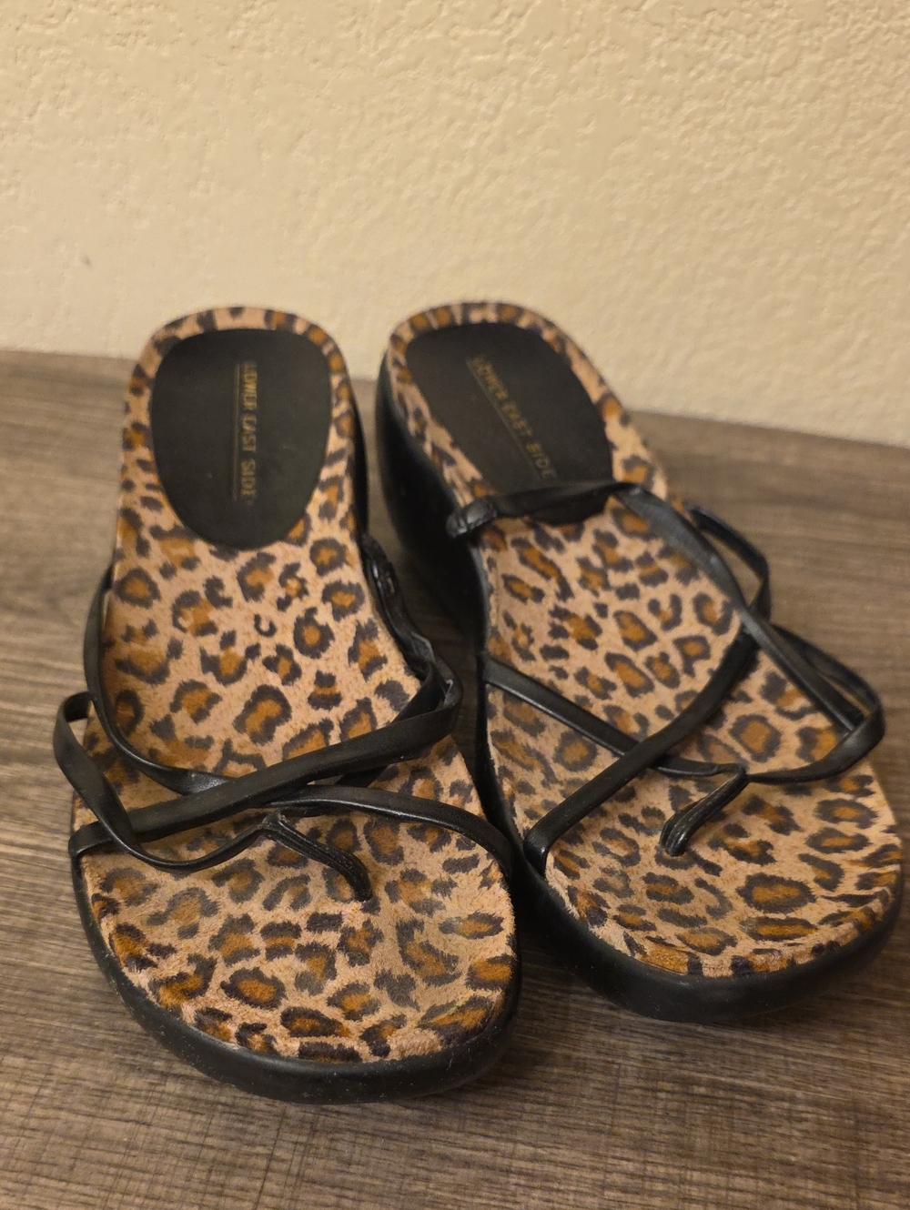 LOWER EAST SIDE Leopard Print Wedge Thong Sandals with Black Straps Size 9.5